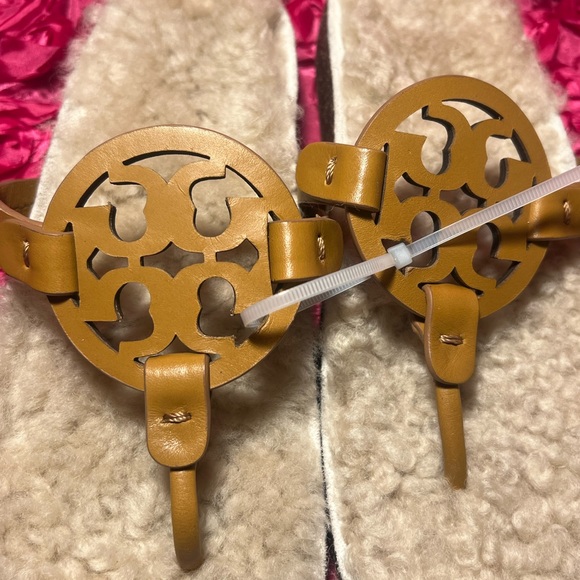 Tory Burch Cloud Shearling Flats Sandals, Caramel Corn/Buttermilk - Picture 4 of 7